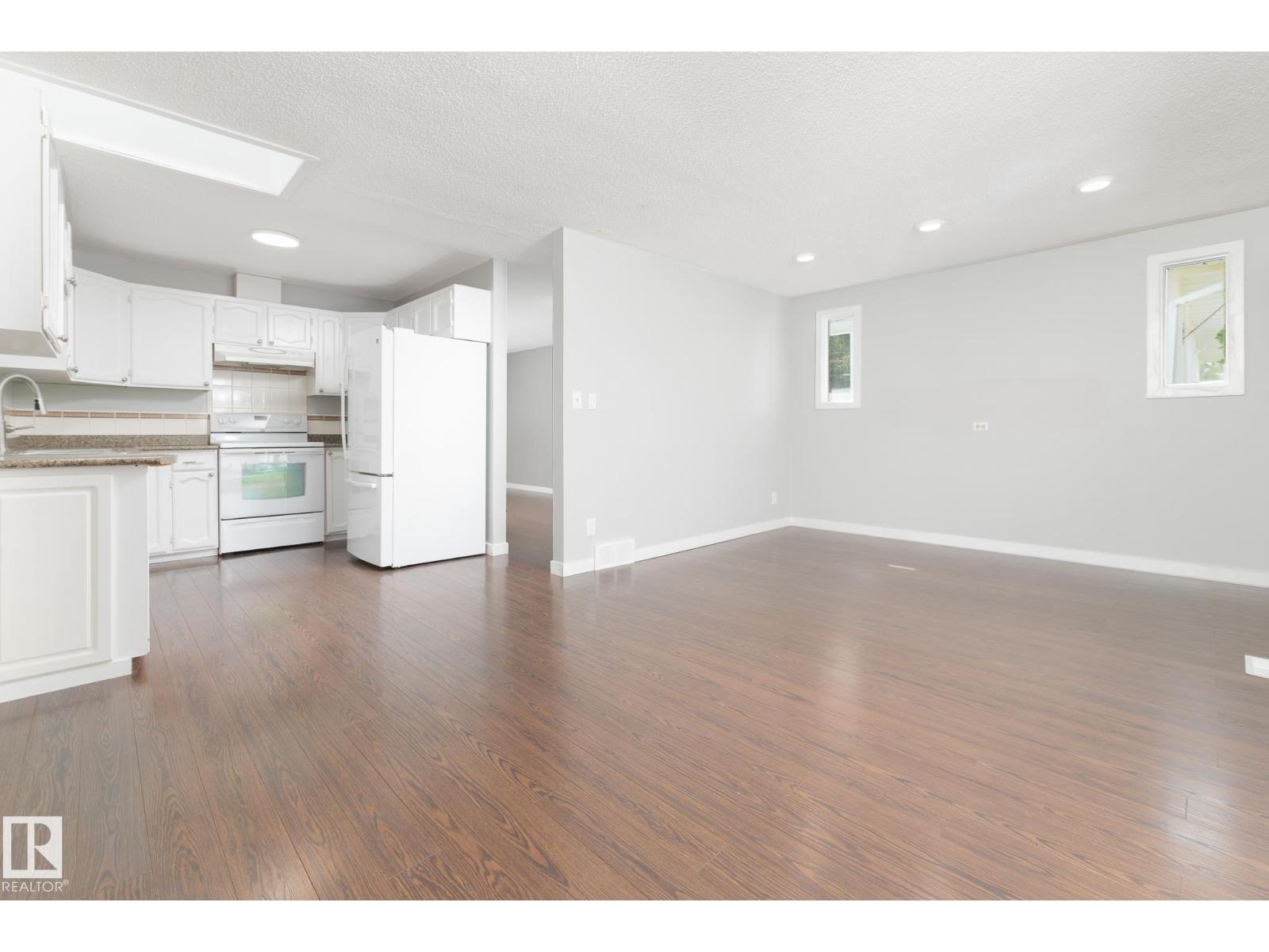 63 WAVERLEY CR - Image 17