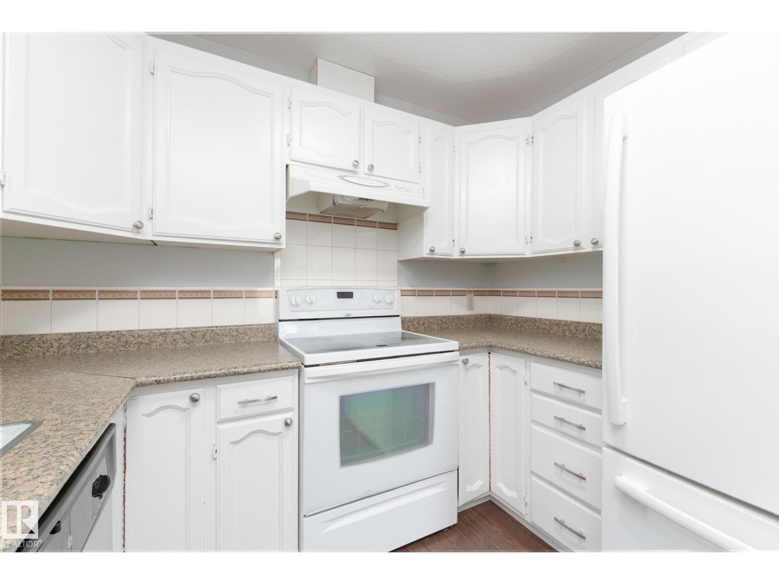 63 WAVERLEY CR - Image 18