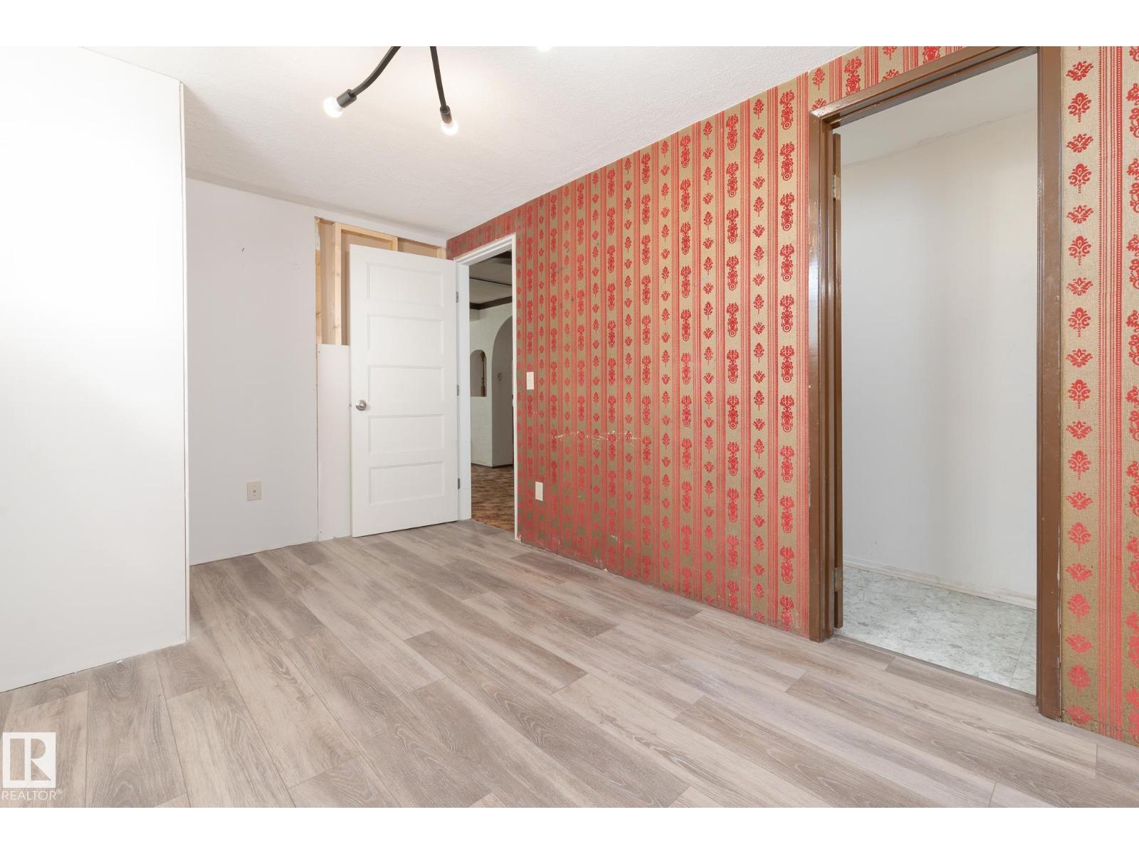 63 WAVERLEY CR - Image 39