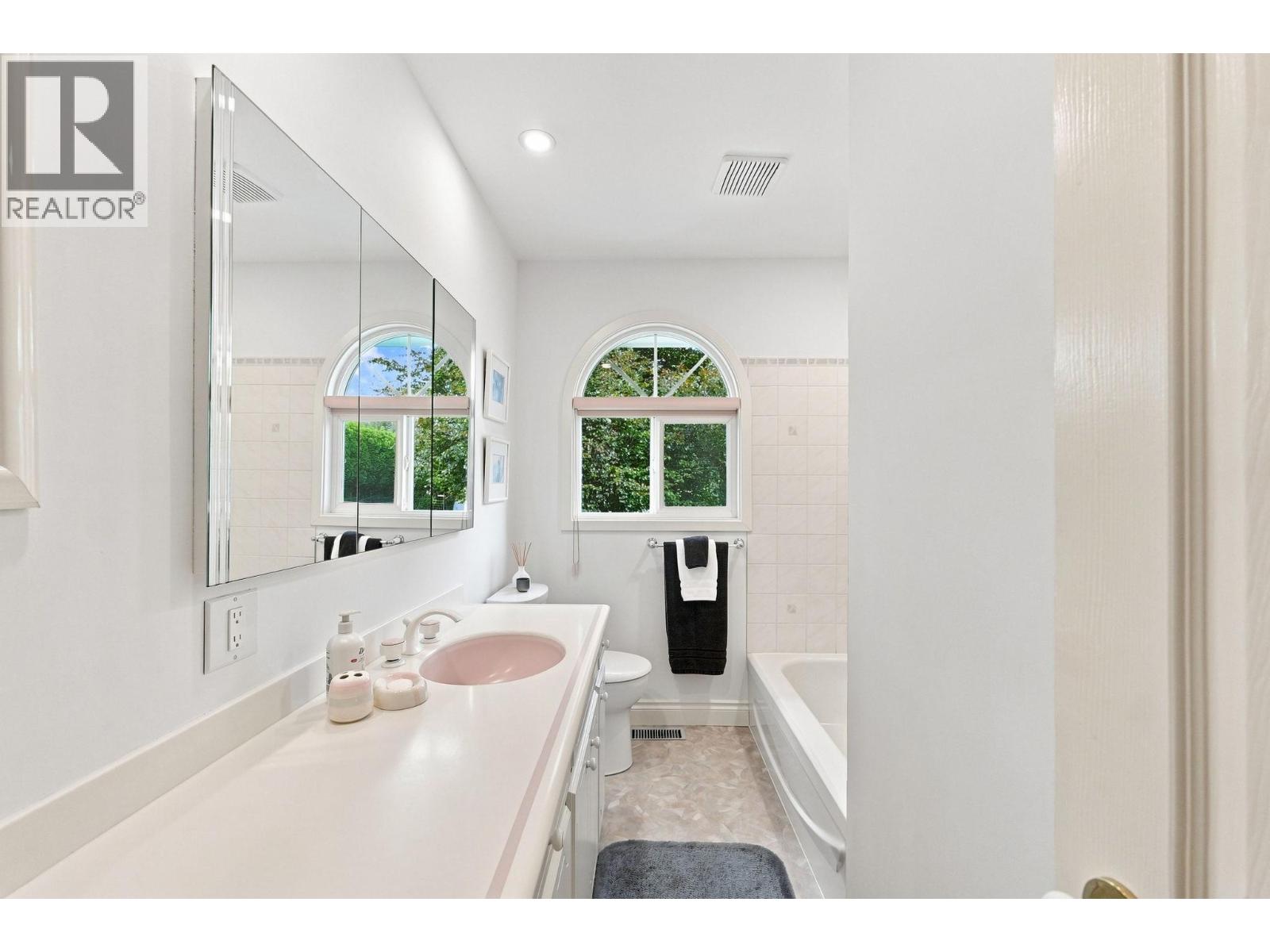  1555 Duncan Avenue East, Penticton