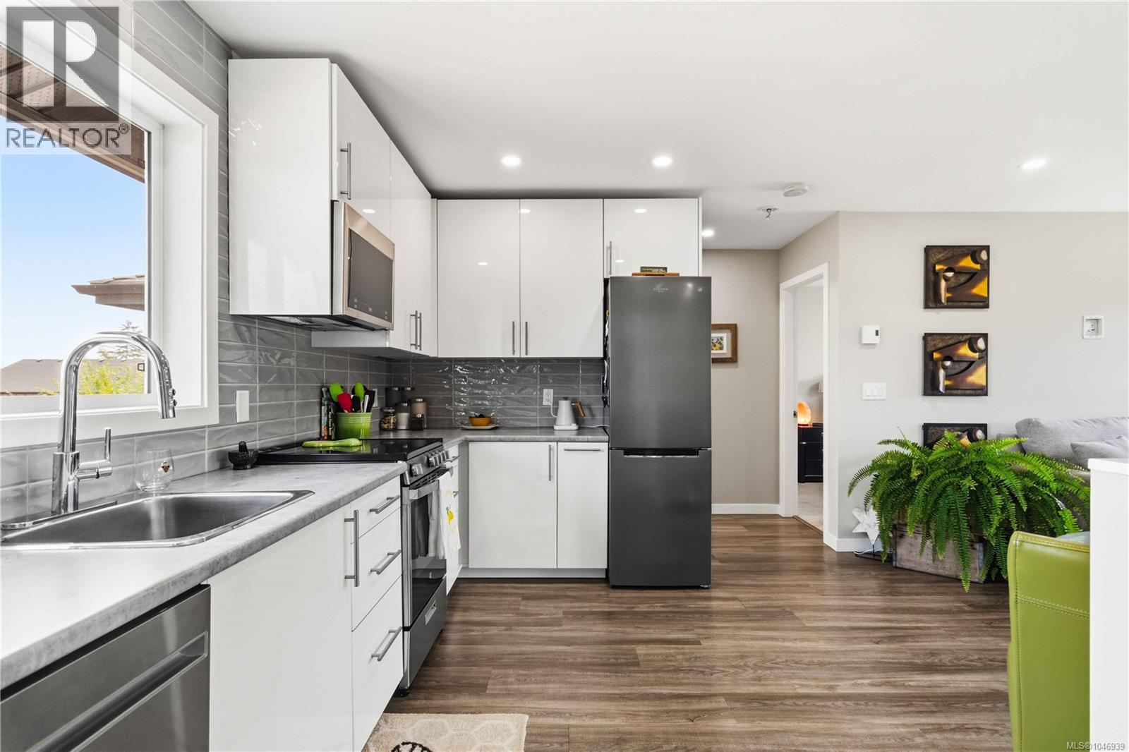 7081 East Saanich Rd - Image 29
