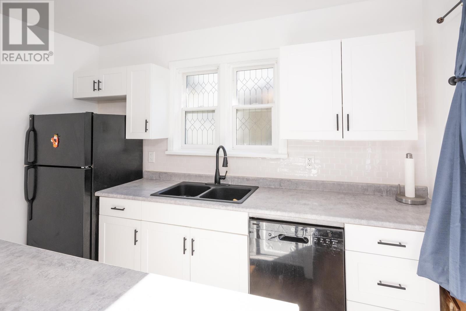 105 Machar AVE - 14