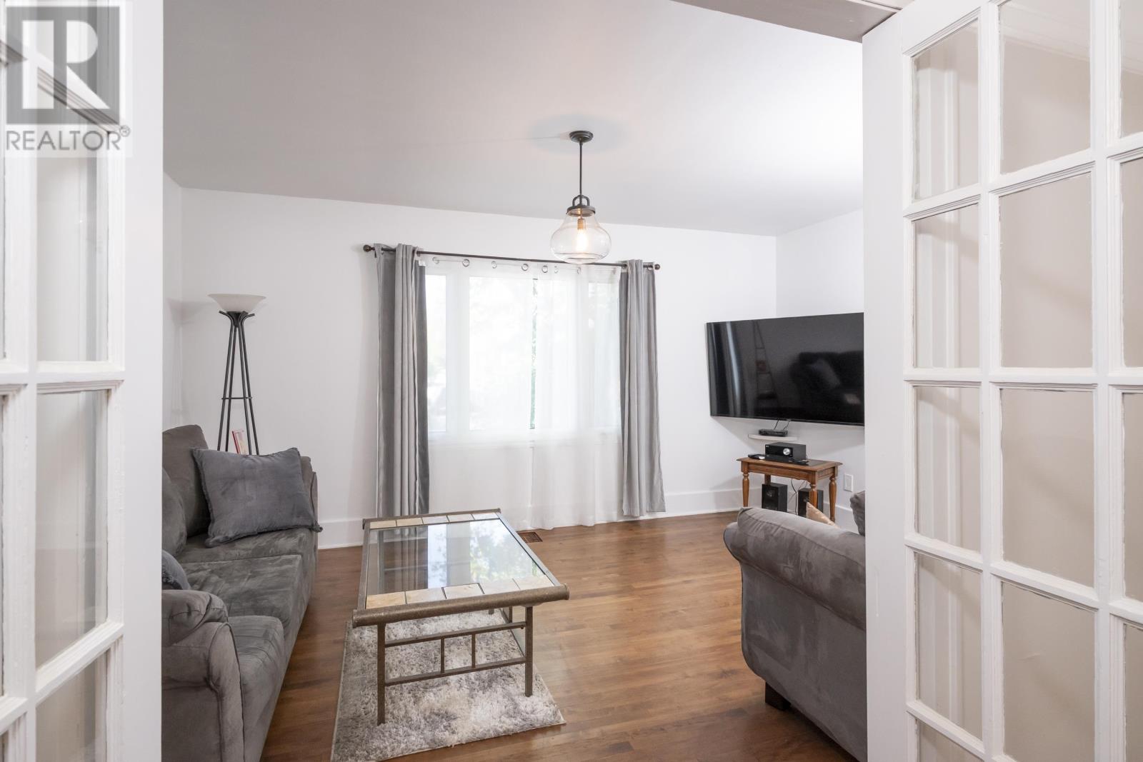 105 Machar AVE - Image 23
