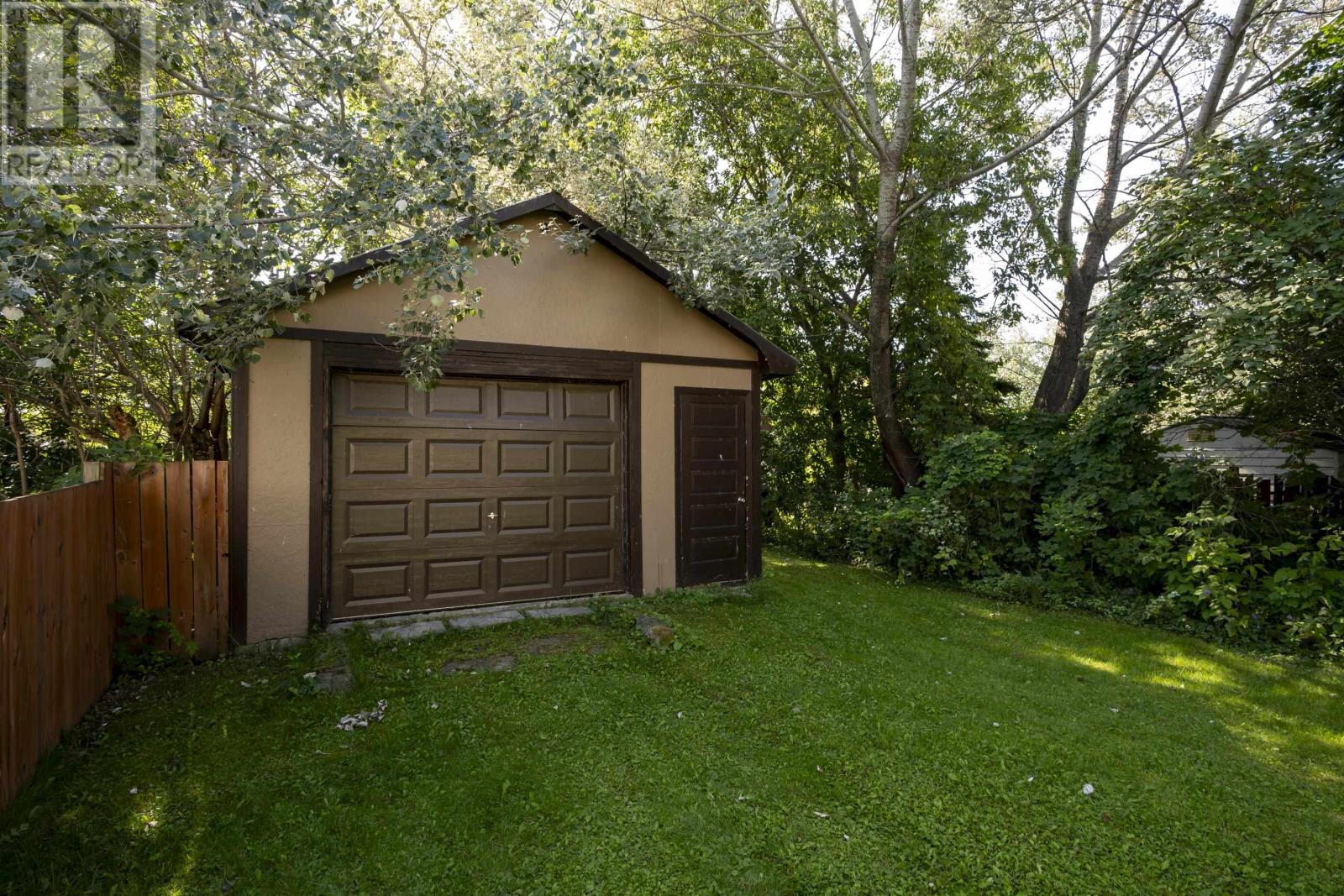 105 Machar AVE - 4