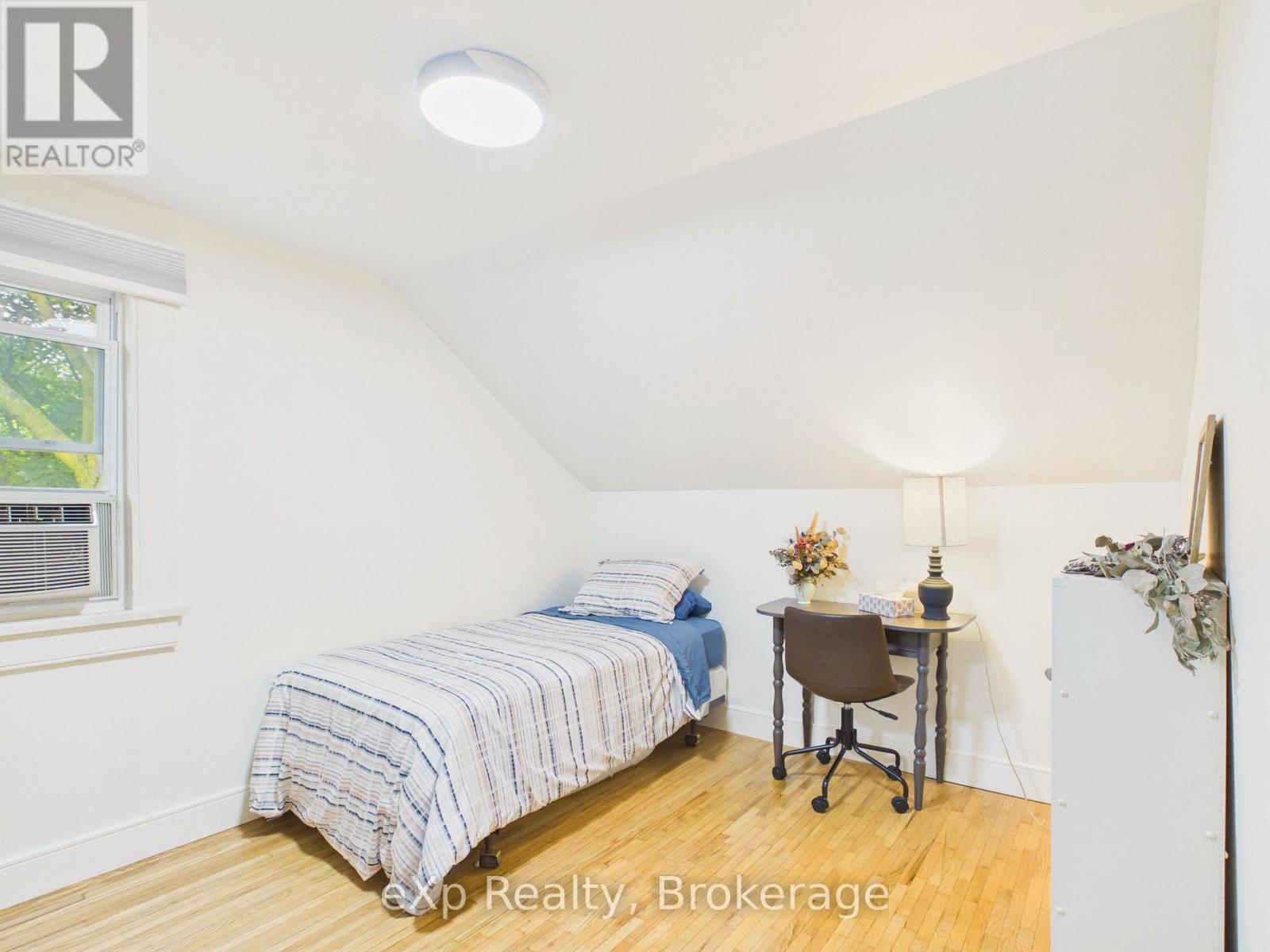 109 COLBORNE STREET S - Image 26