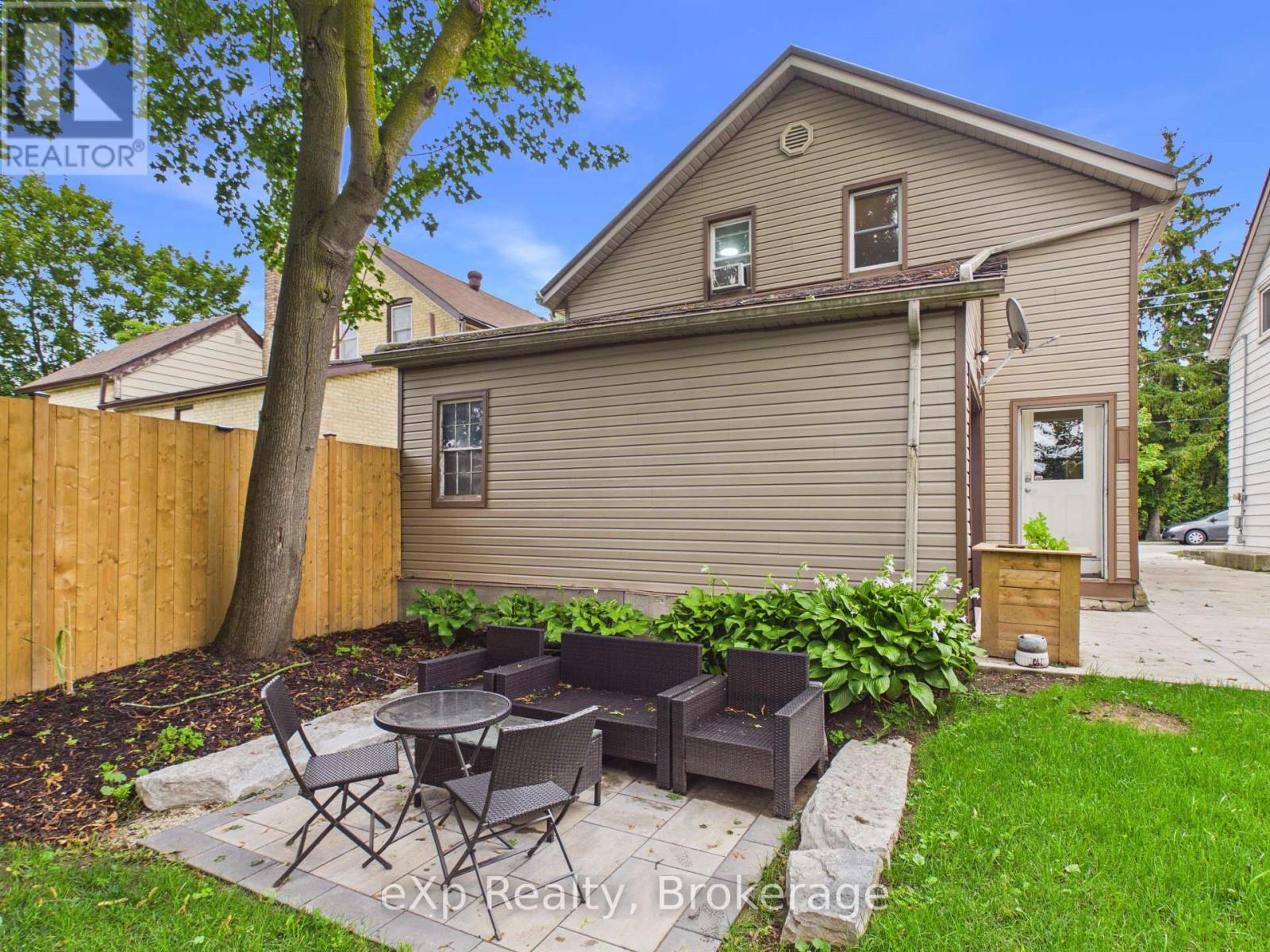 109 COLBORNE STREET S - Image 32