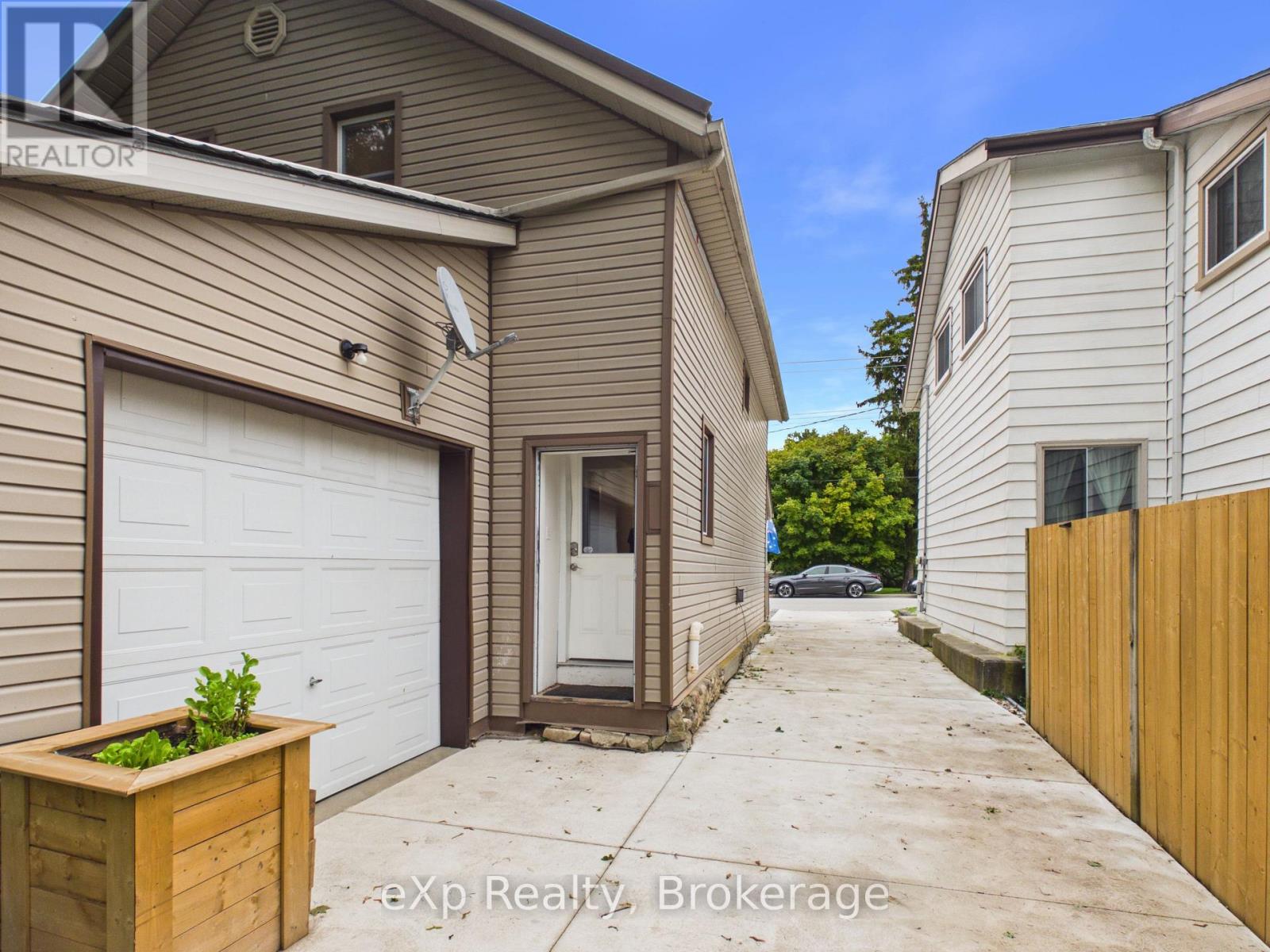109 COLBORNE STREET S - Image 34