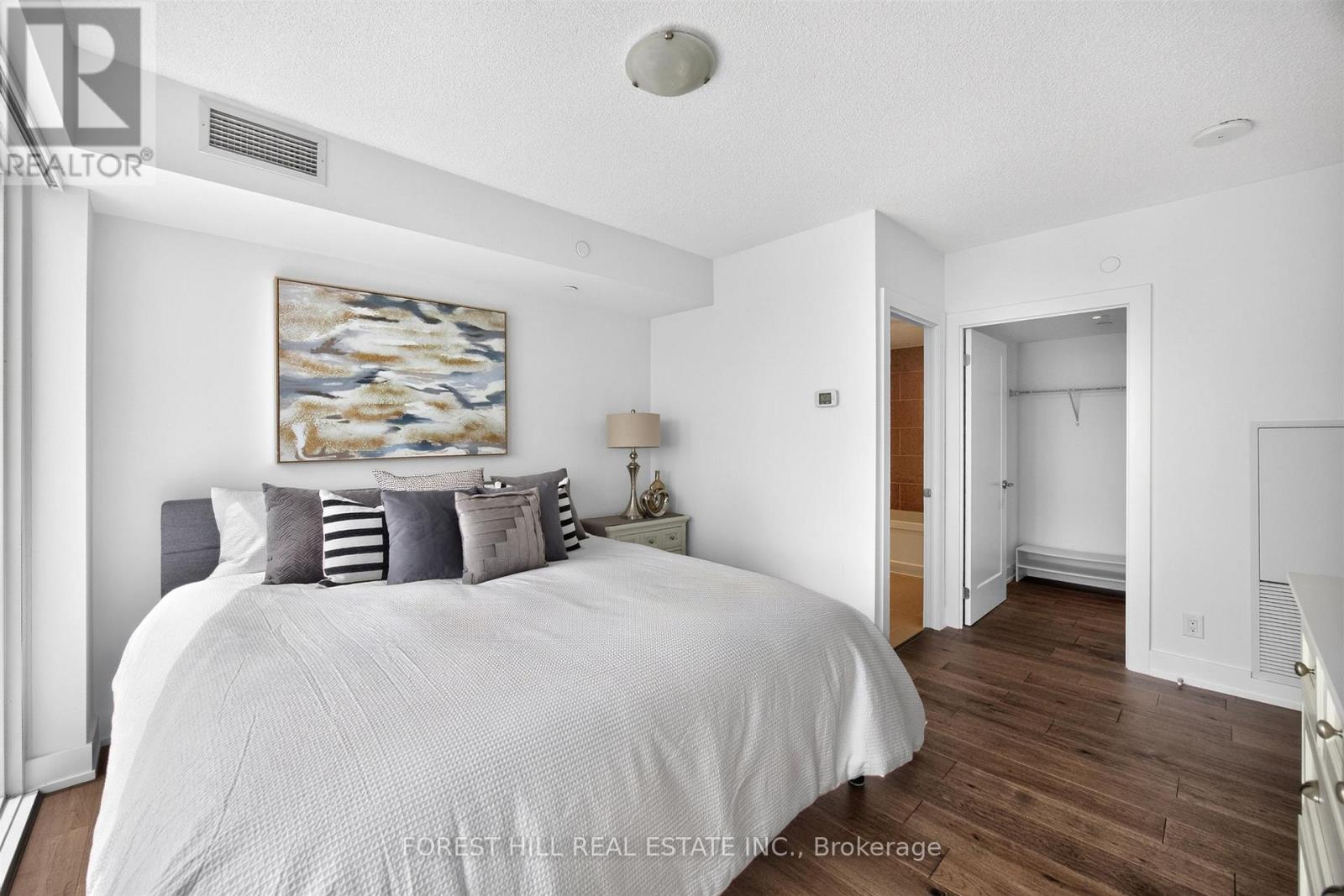 #5410 100 HARBOUR STREET - Image 29