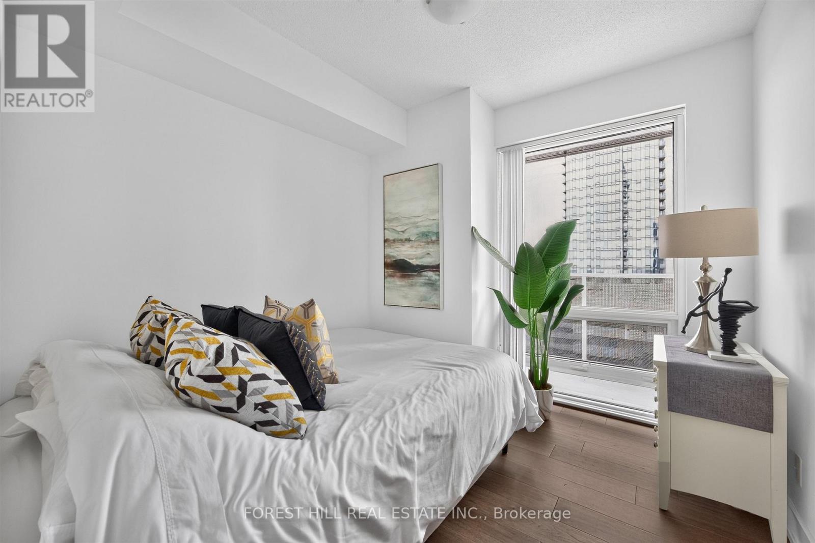 #5410 100 HARBOUR STREET - Image 37