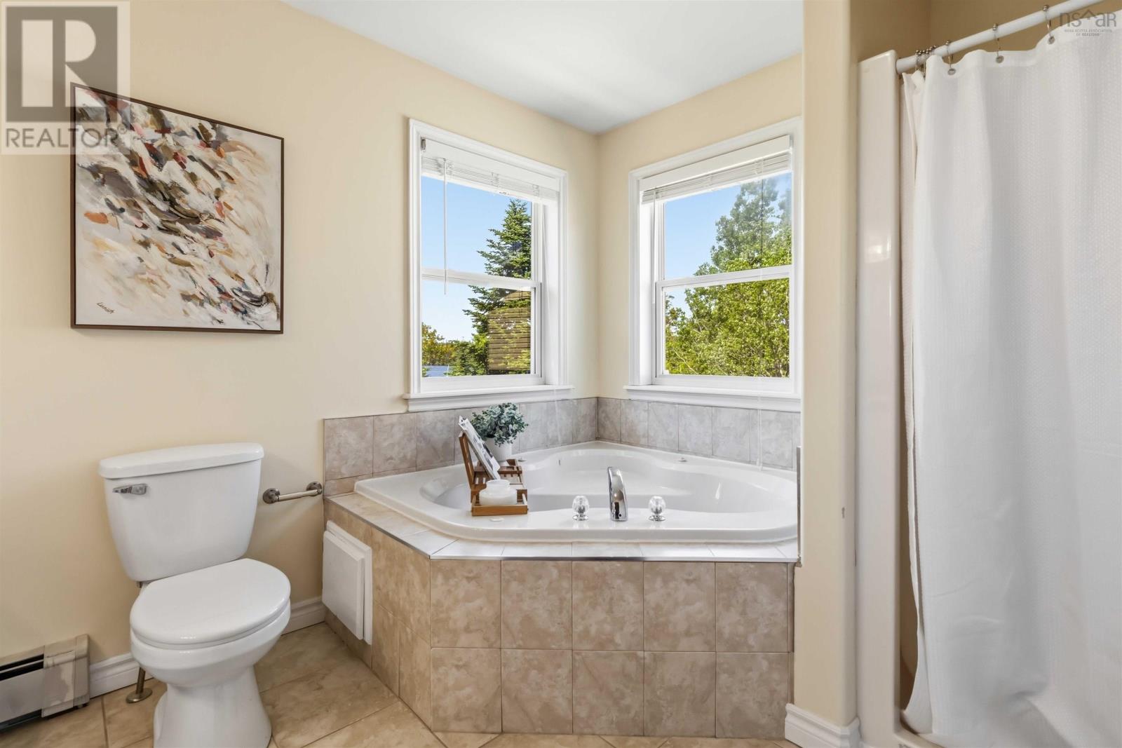 Property 23 of 50 of 109 North Green Road