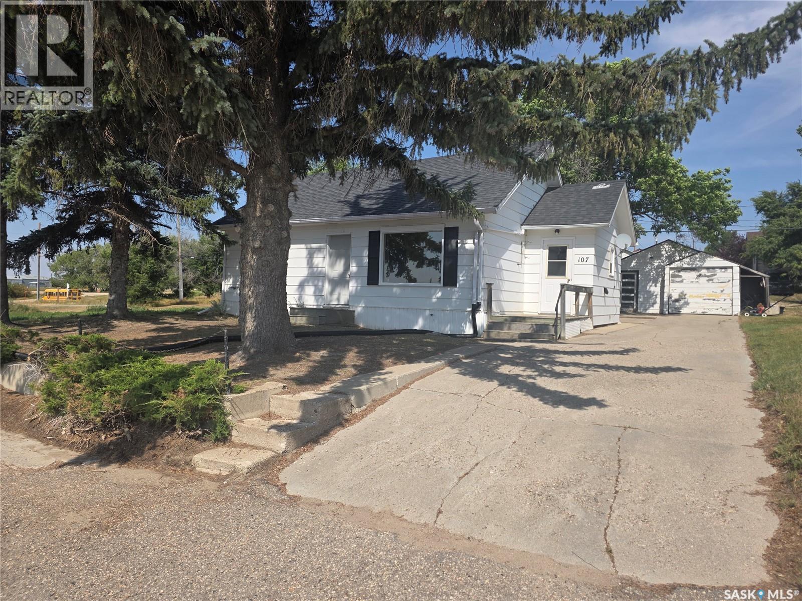 107 Railway AVENUE