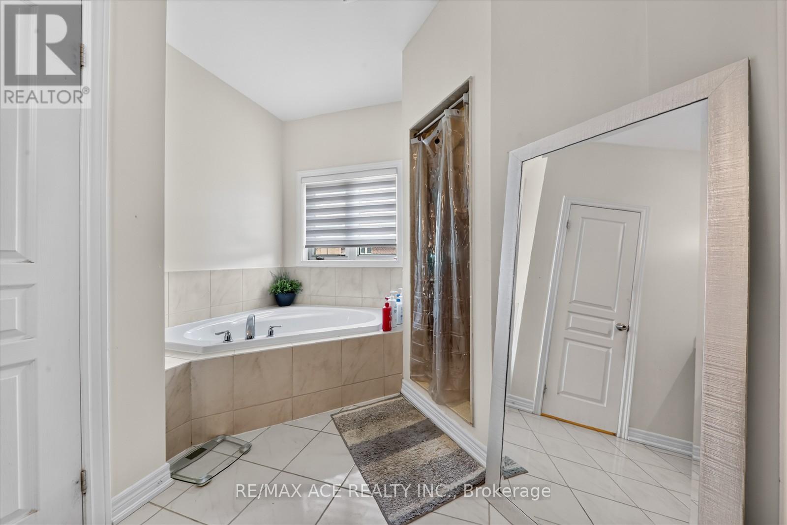 10 ANDREETA DRIVE - 34