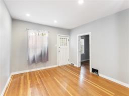 Foyer - 427 Riverton Avenue, Winnipeg, MB R2L0N6 Photo 6