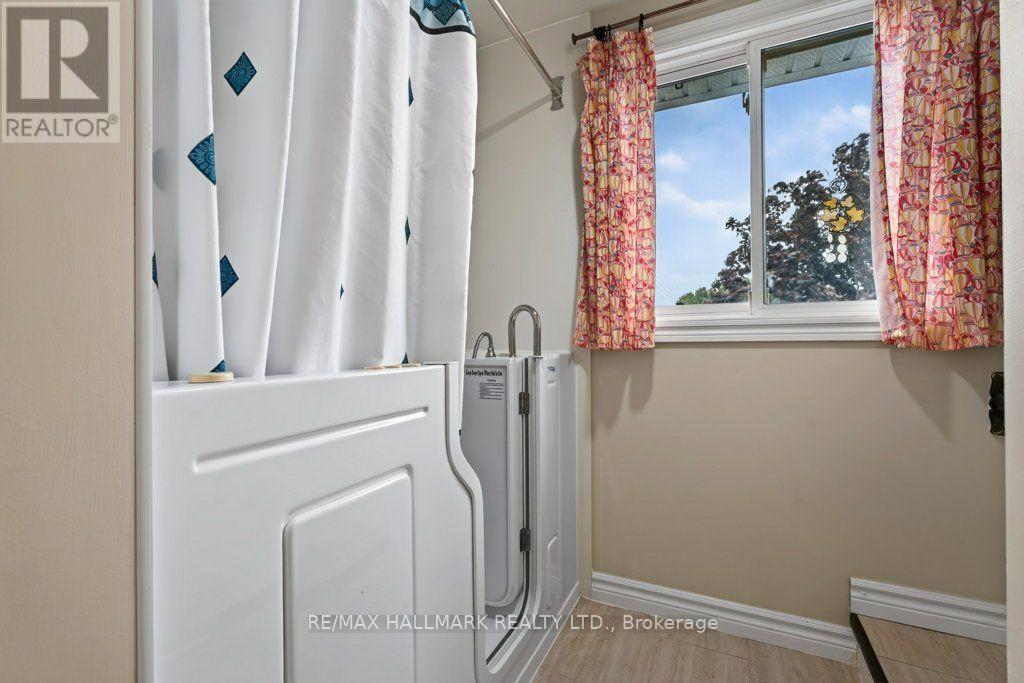 #10 5006 FRIESEN BOULEVARD - 16
