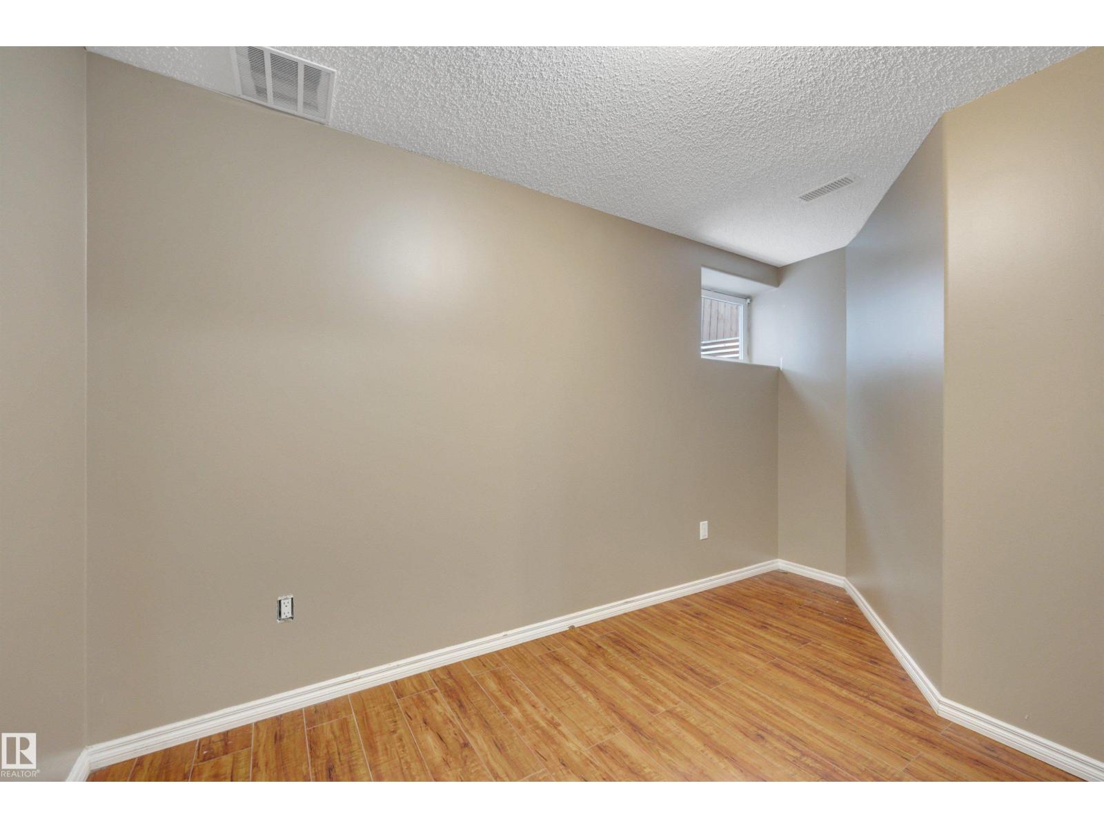 3080 SPENCE WD SW - Image 32