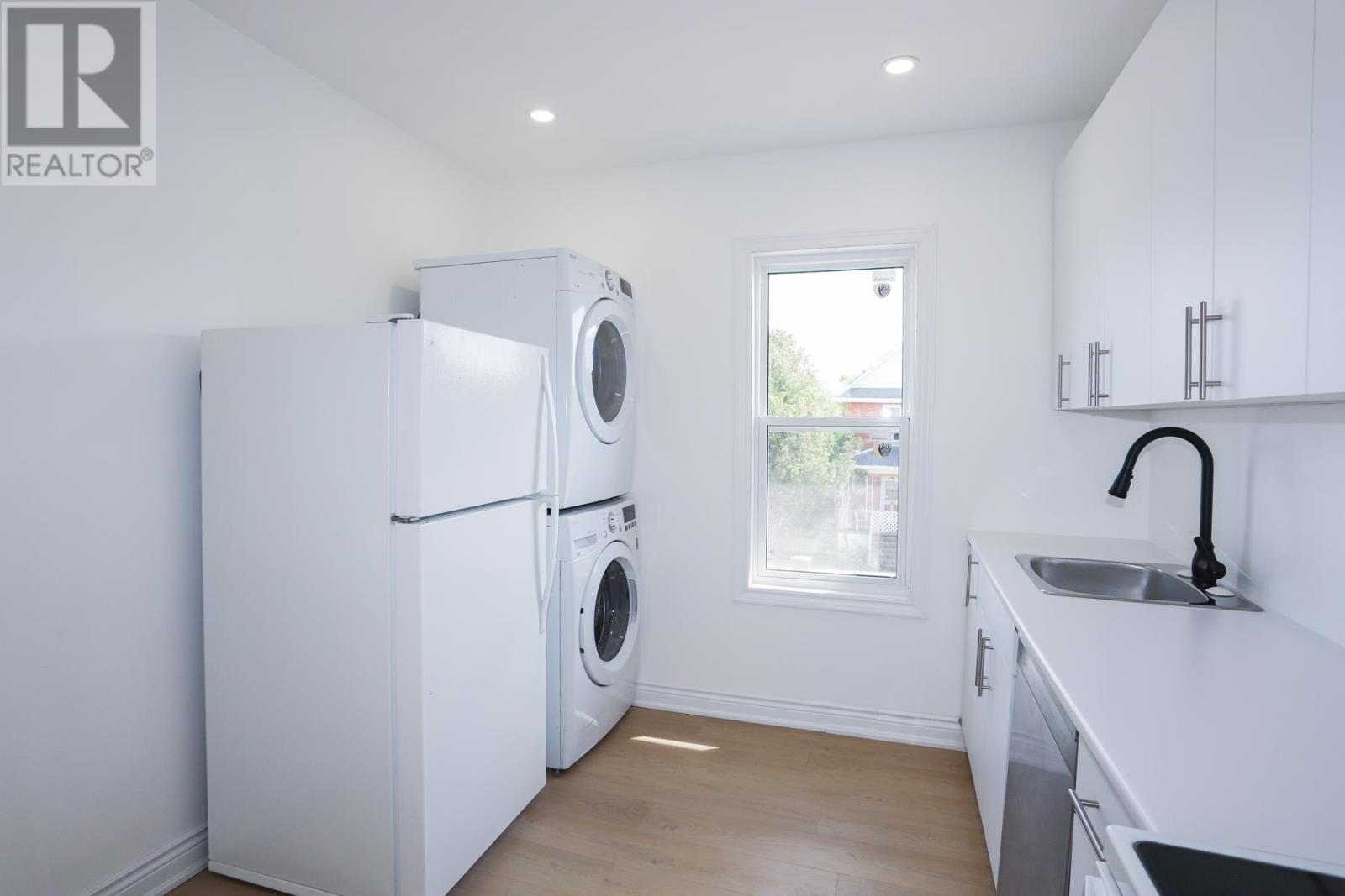 54 Cathcart ST - 6