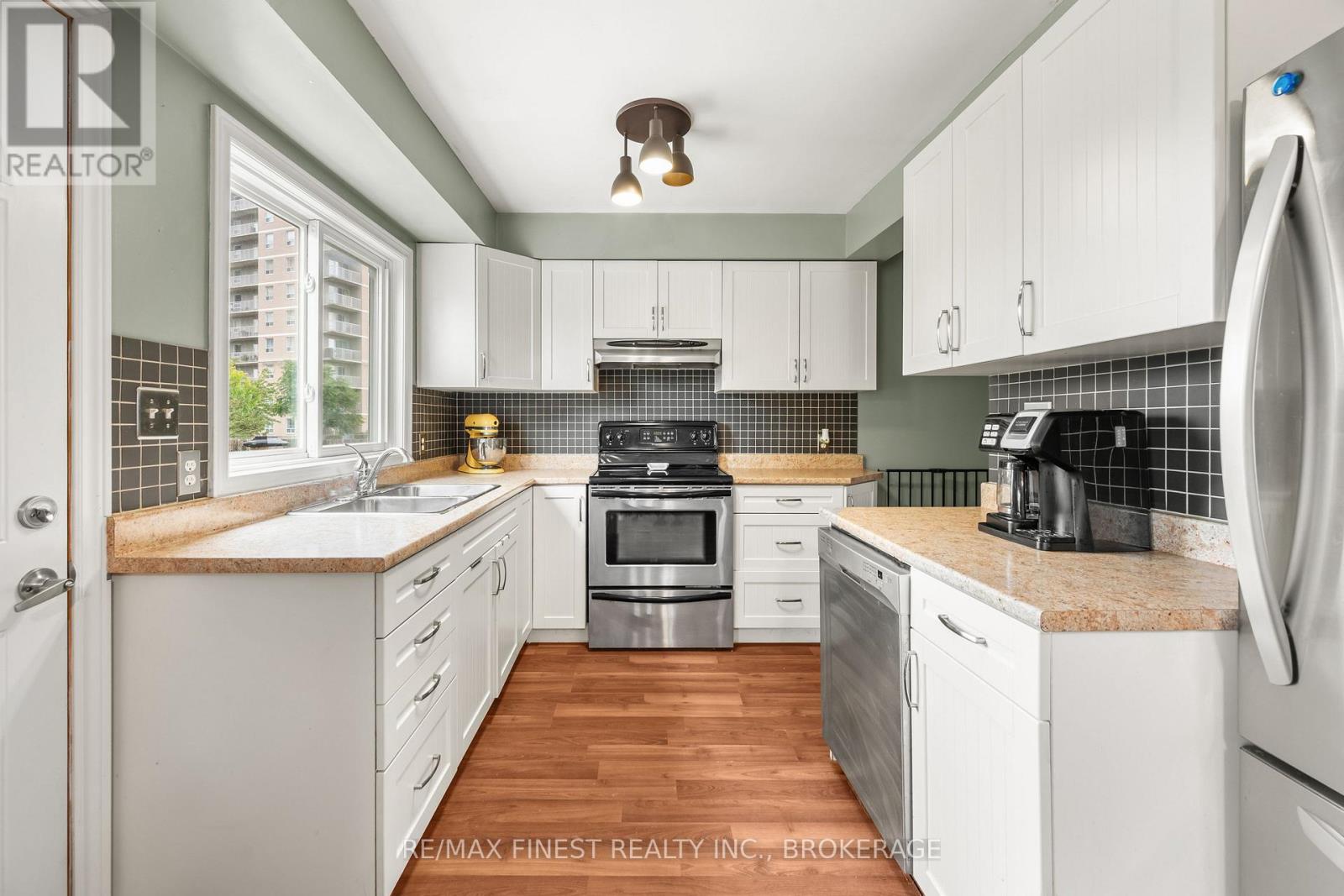 860 BEACONHILL COURT - 11