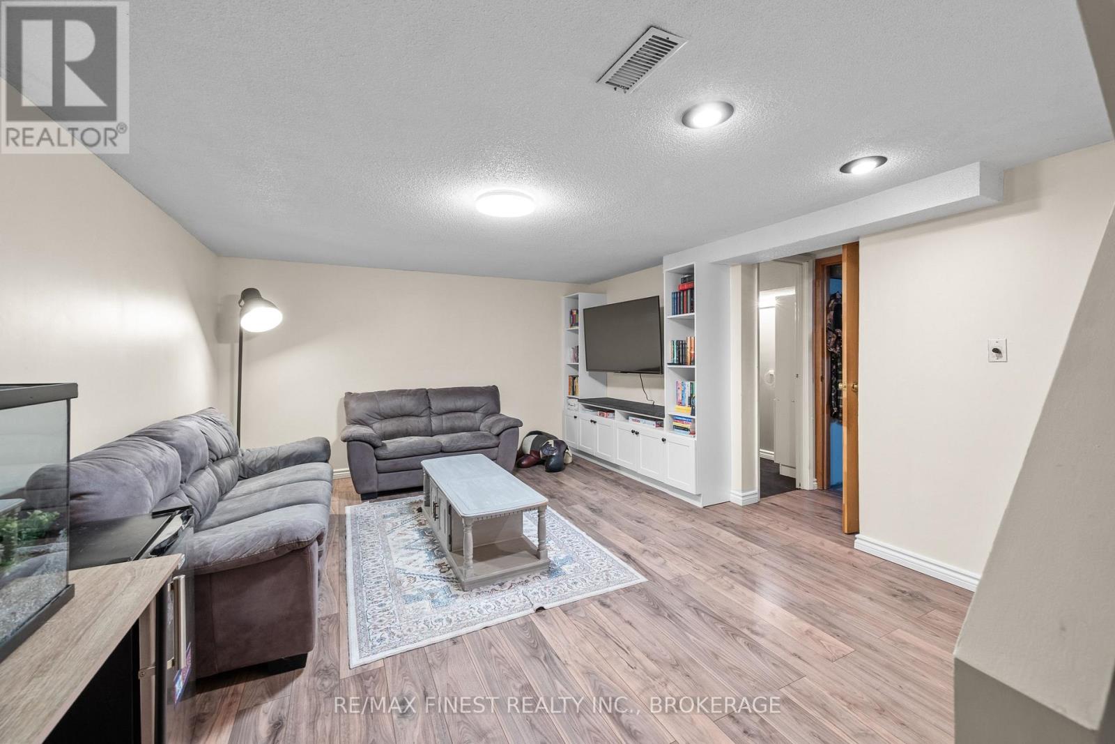 860 BEACONHILL COURT - 23