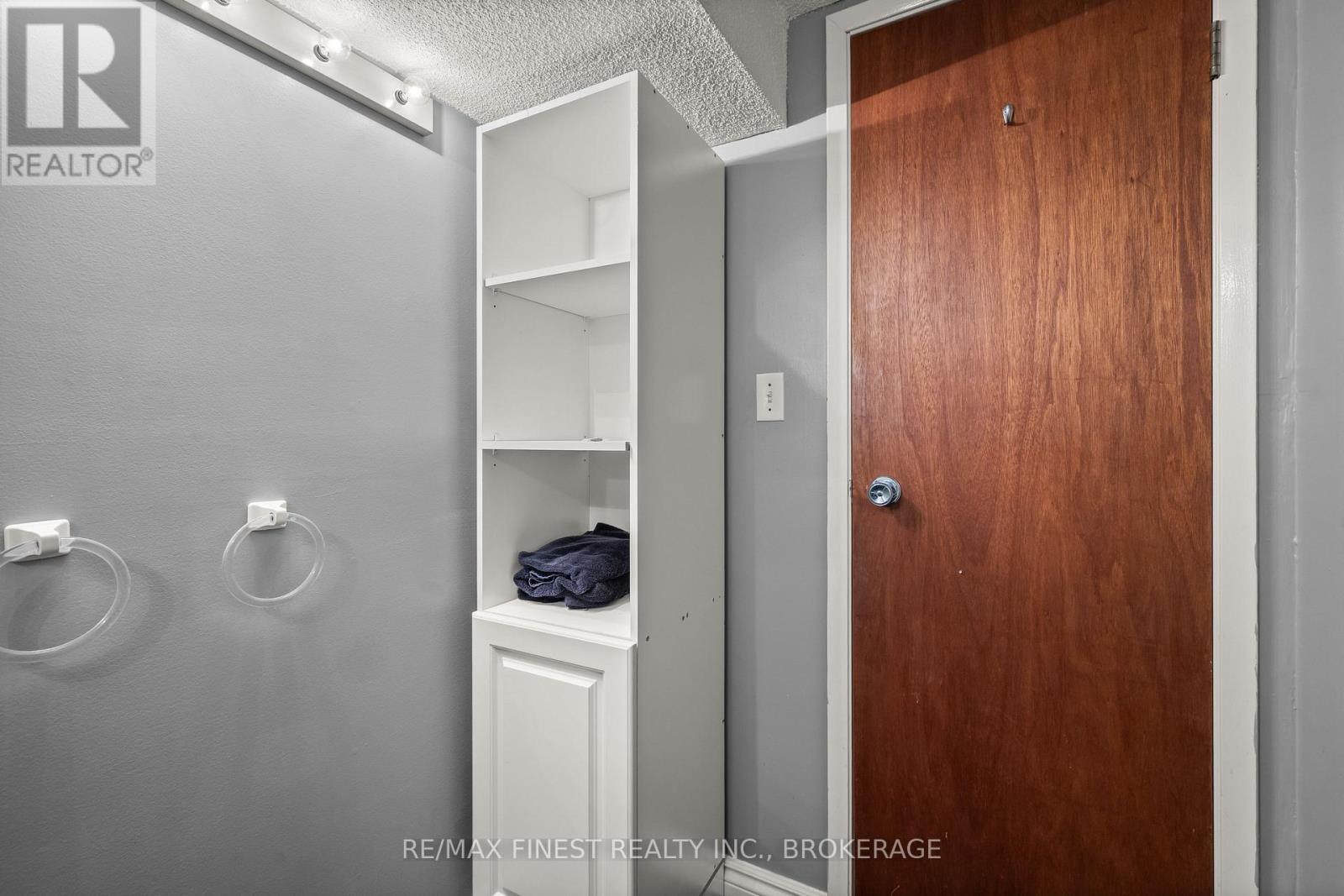 860 BEACONHILL COURT - 27
