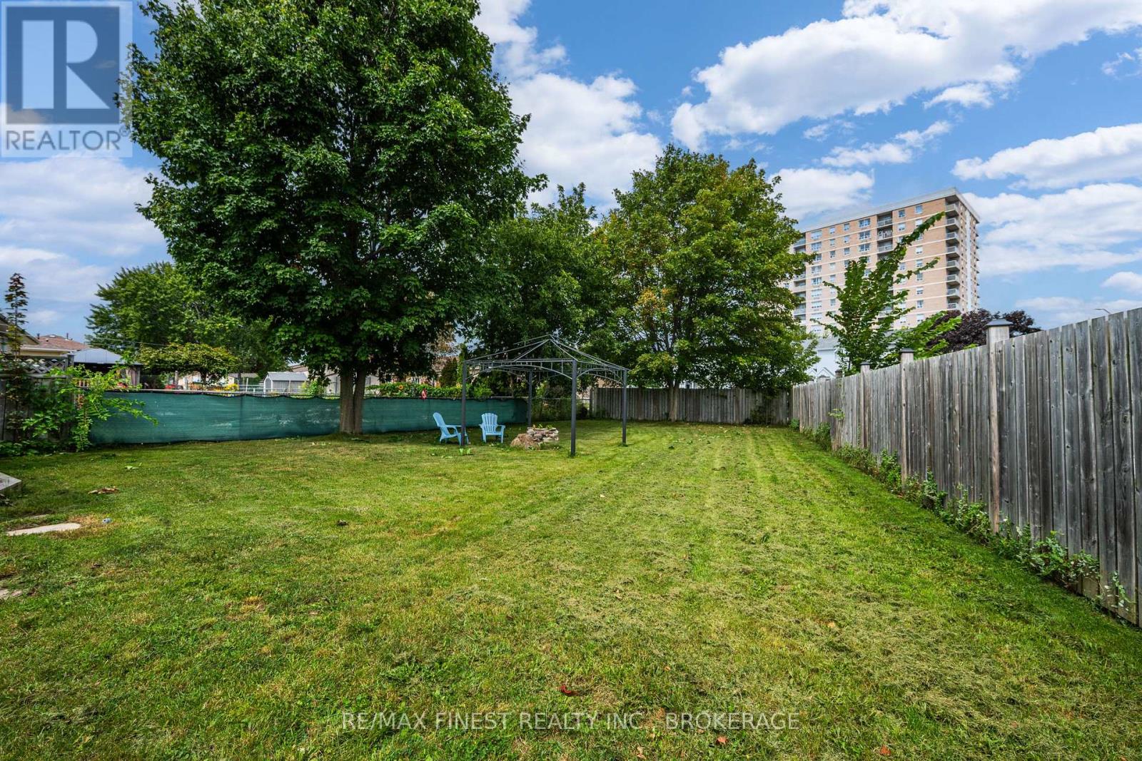 860 BEACONHILL COURT - 29