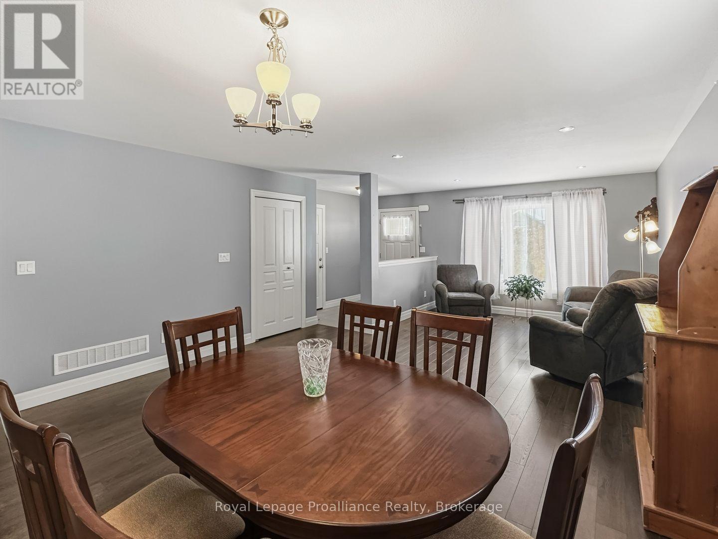 8 TESSA BOULEVARD - 10
