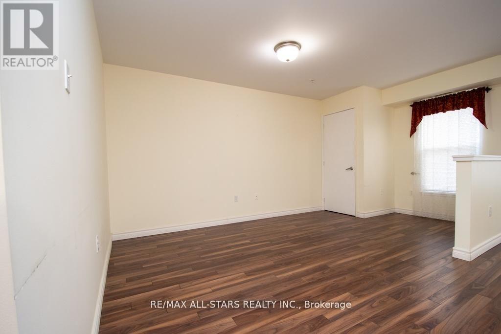 #106 8 HURON STREET - Image 12