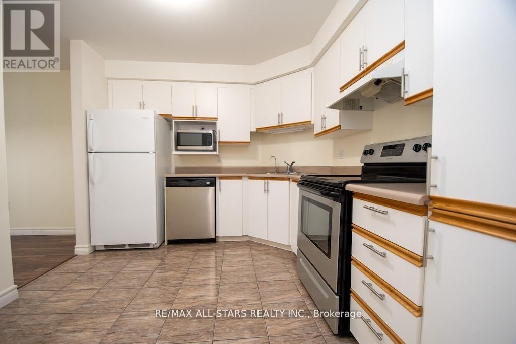 #106 8 HURON STREET - 18