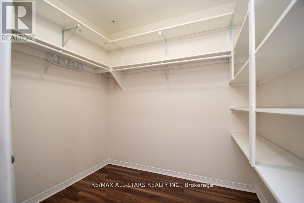 #106 8 HURON STREET - 22