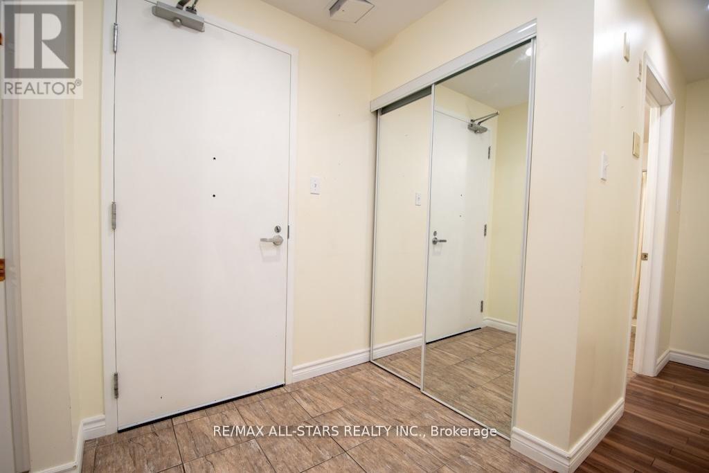 #106 8 HURON STREET - 7