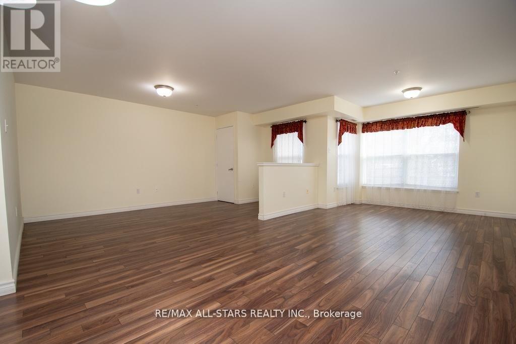 #106 8 HURON STREET - Image 9