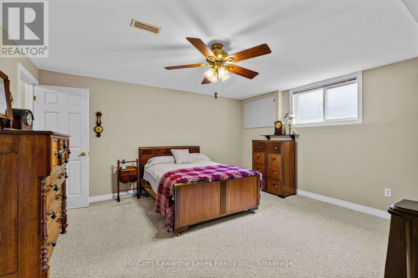 1069 SILVERDALE ROAD - 37