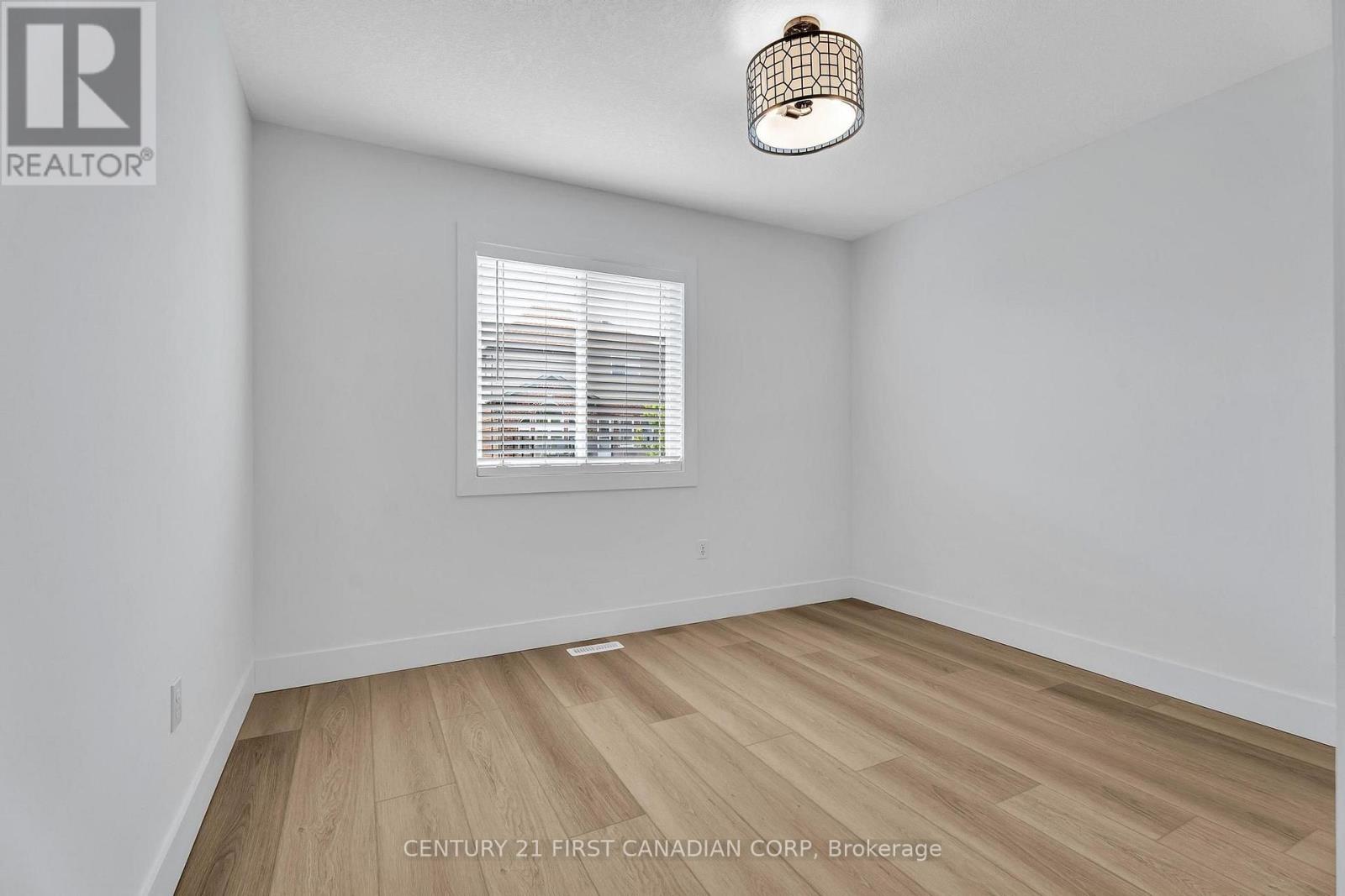 799 OAKCROSSING ROAD - Image 30