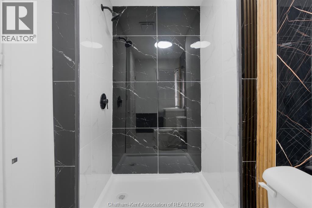 320 Lafontaine STREET - Image 17