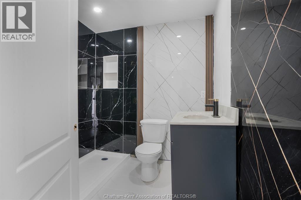 320 Lafontaine STREET - Image 24