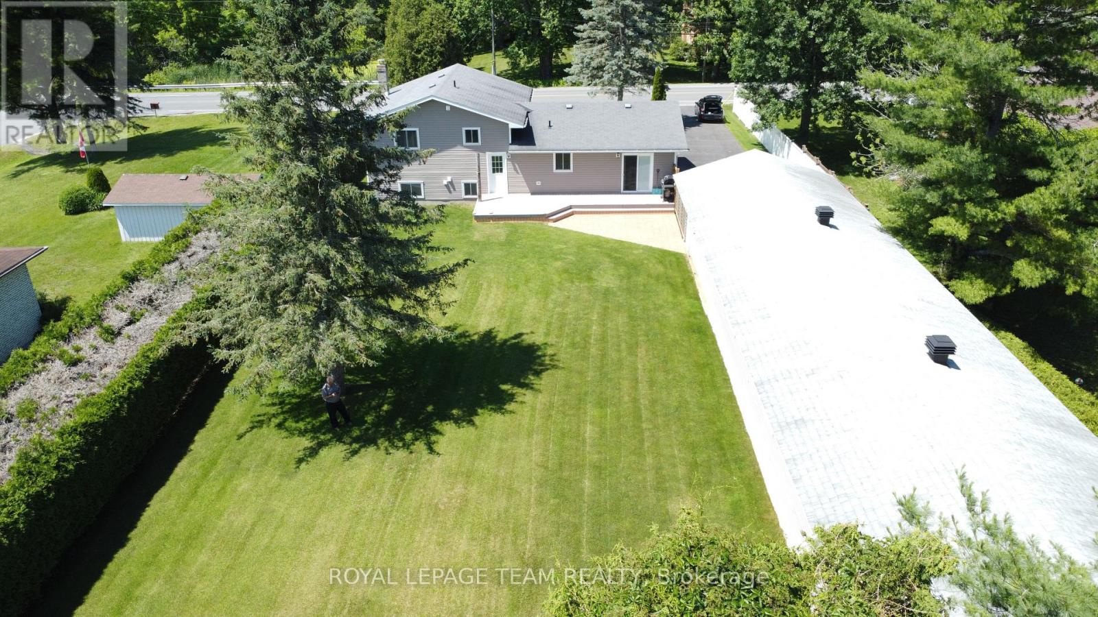 12078 LAKESHORE DRIVE E - Image 12