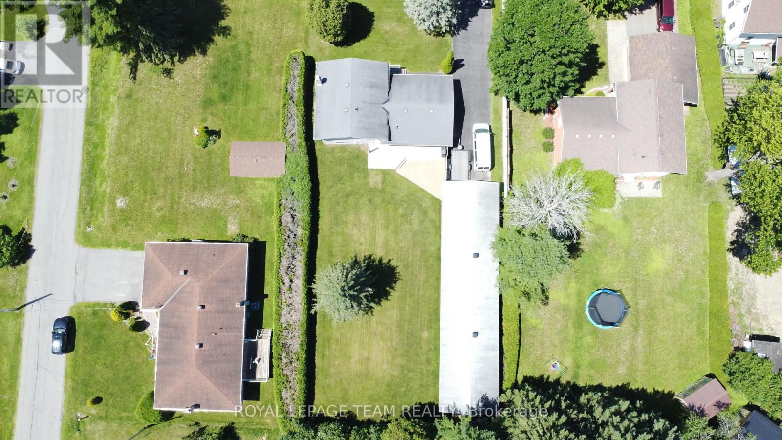 12078 LAKESHORE DRIVE E - Image 29