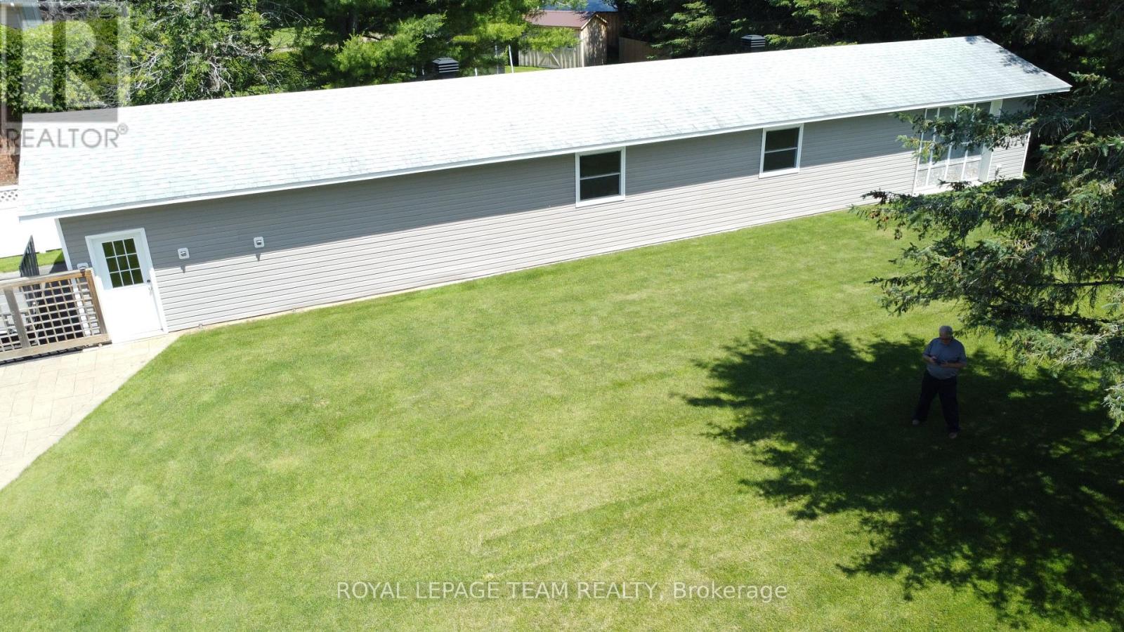 12078 LAKESHORE DRIVE E - Image 30
