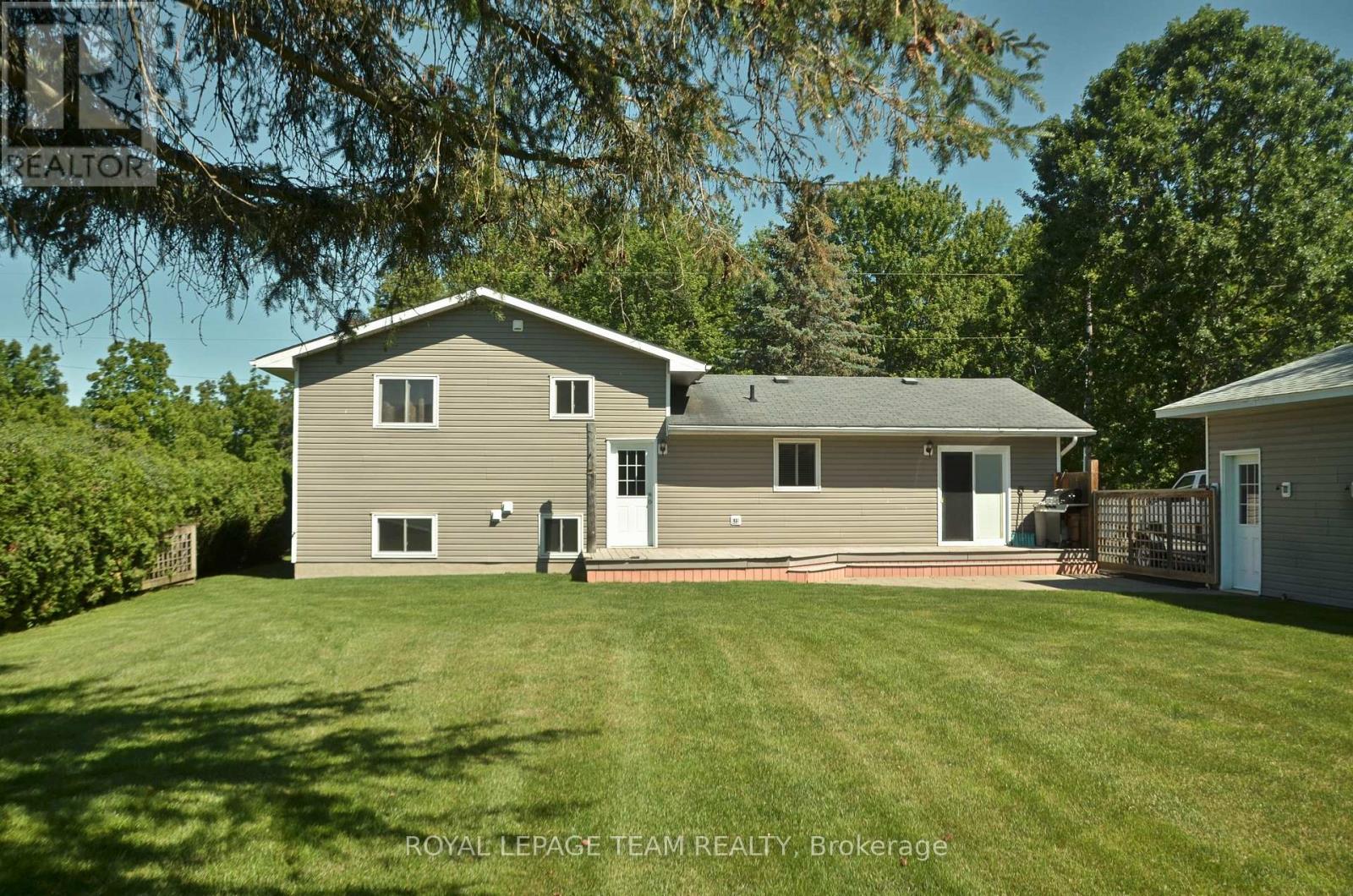 12078 LAKESHORE DRIVE E - 32
