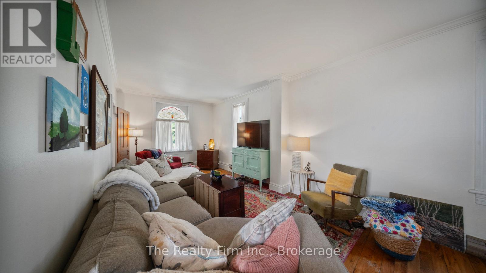 94 WOODSTOCK STREET N - Image 11