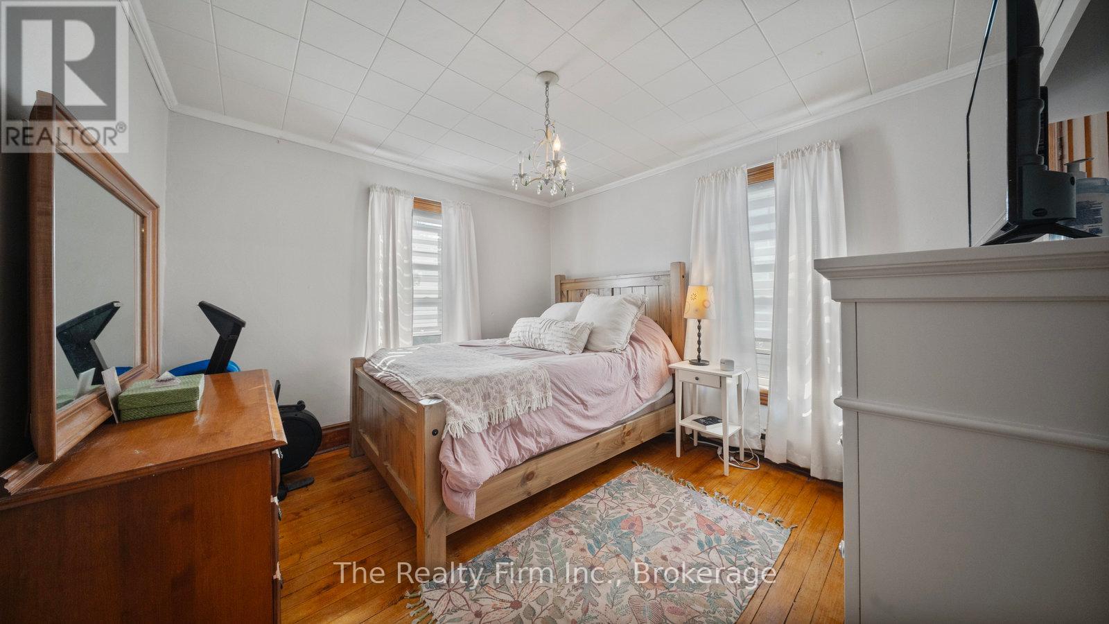 94 WOODSTOCK STREET N - Image 28
