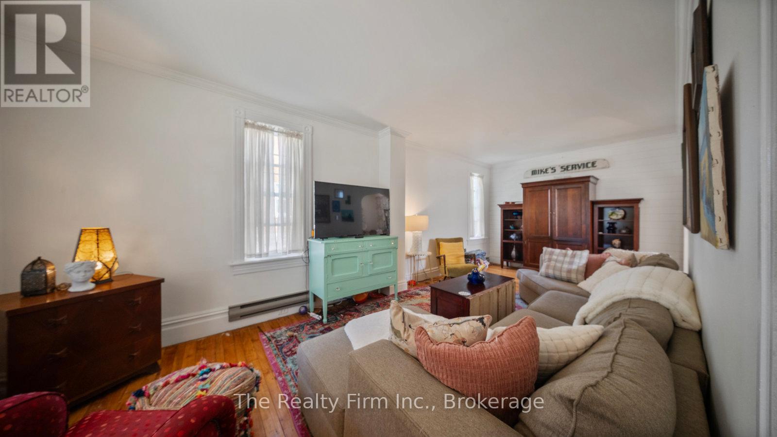94 WOODSTOCK STREET N - Image 9