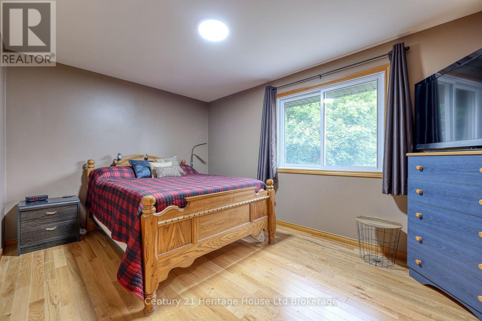 81 GLENN AVENUE N - 22