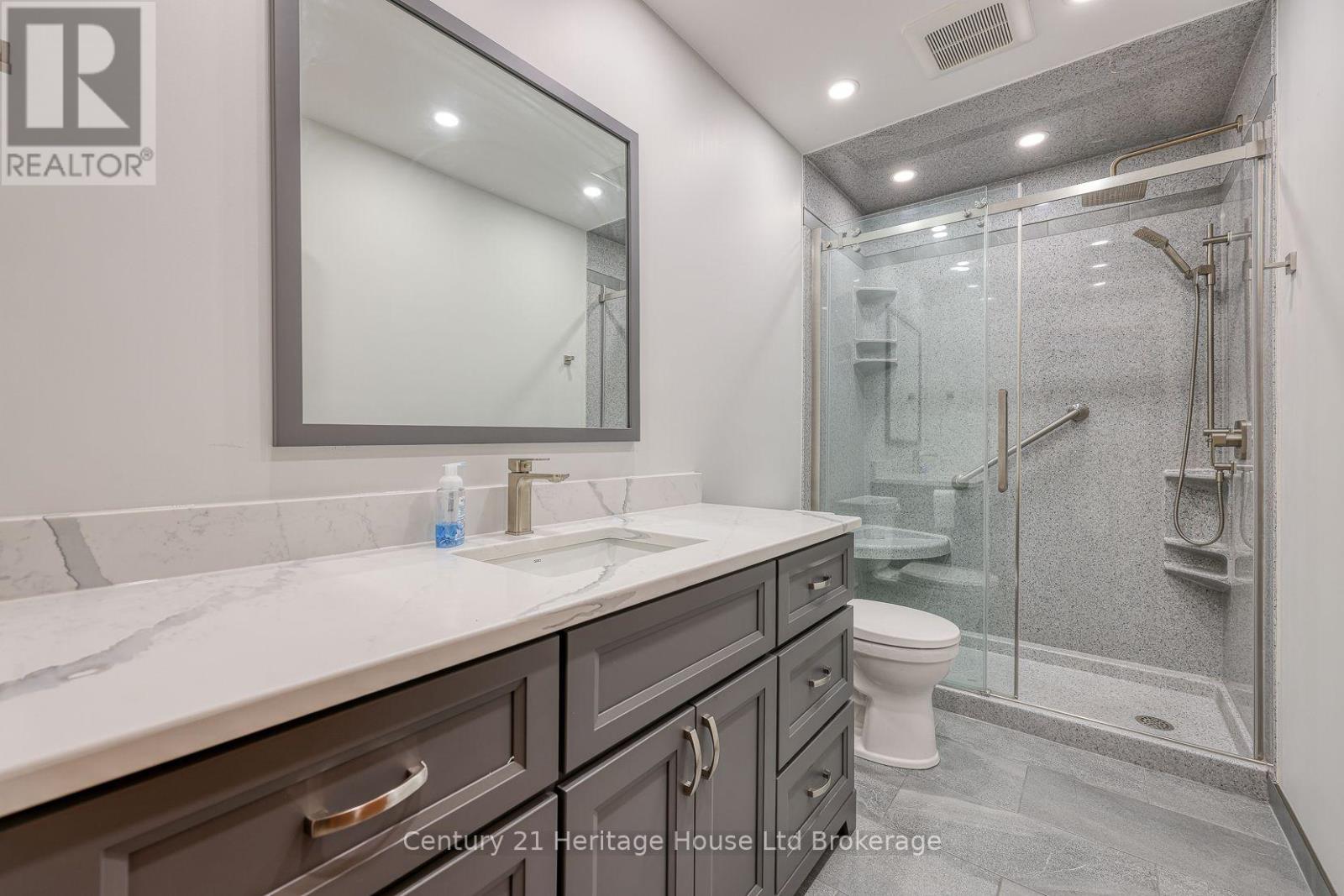 81 GLENN AVENUE N - 23