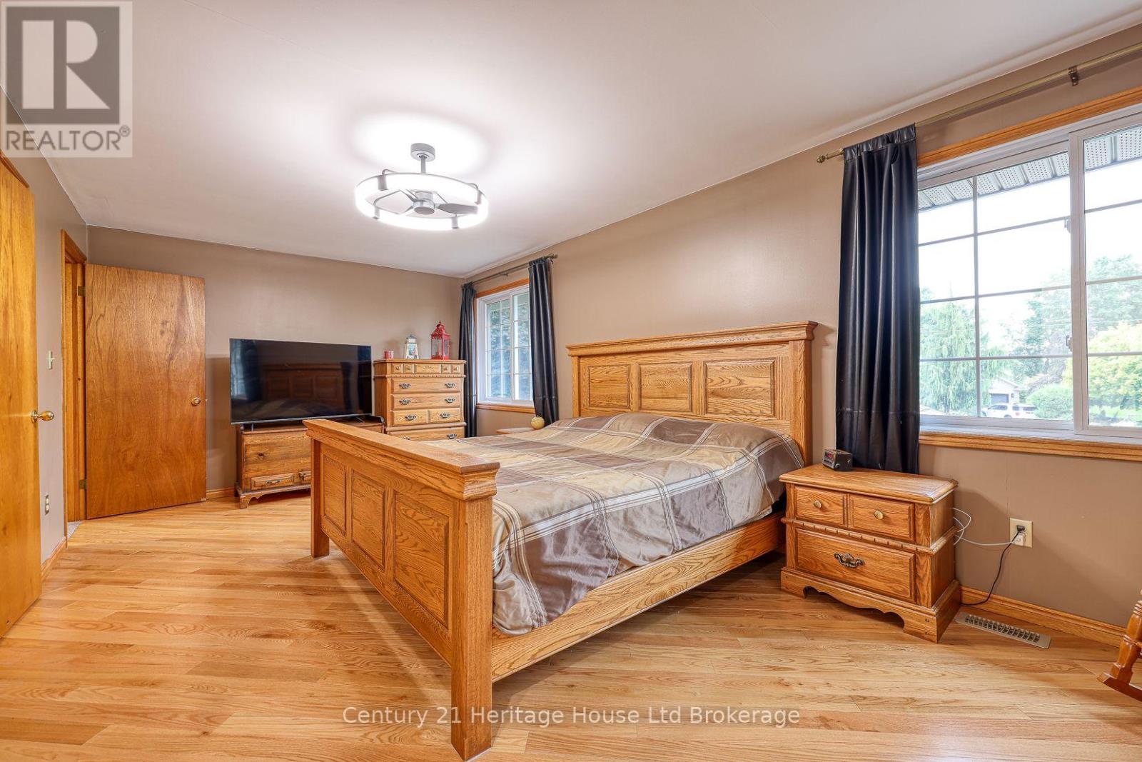 81 GLENN AVENUE N - Image 28