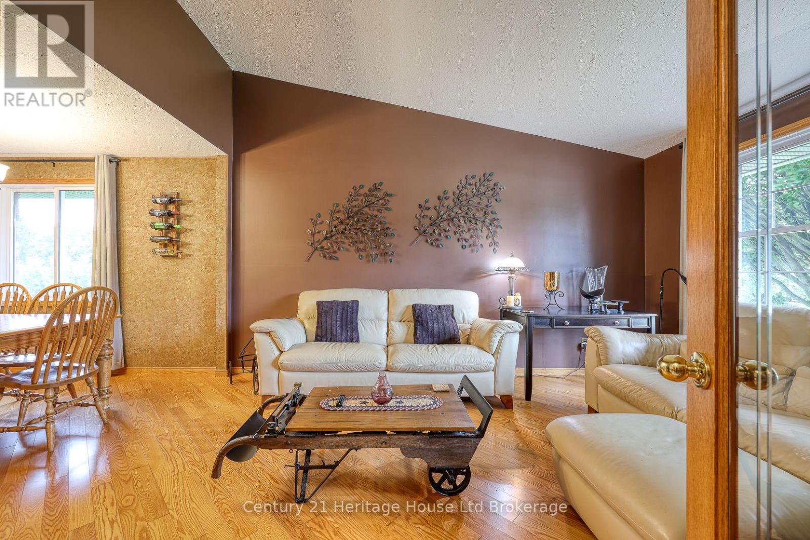 81 GLENN AVENUE N - 6