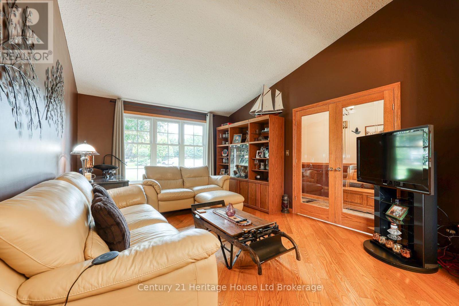 81 GLENN AVENUE N - Image 7