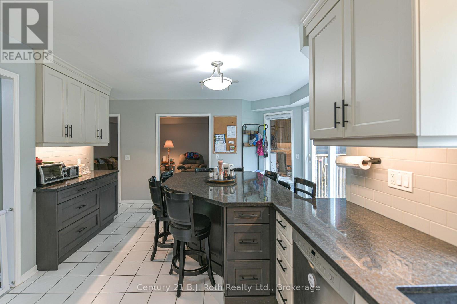 16 FRONTIER AVENUE - Image 16
