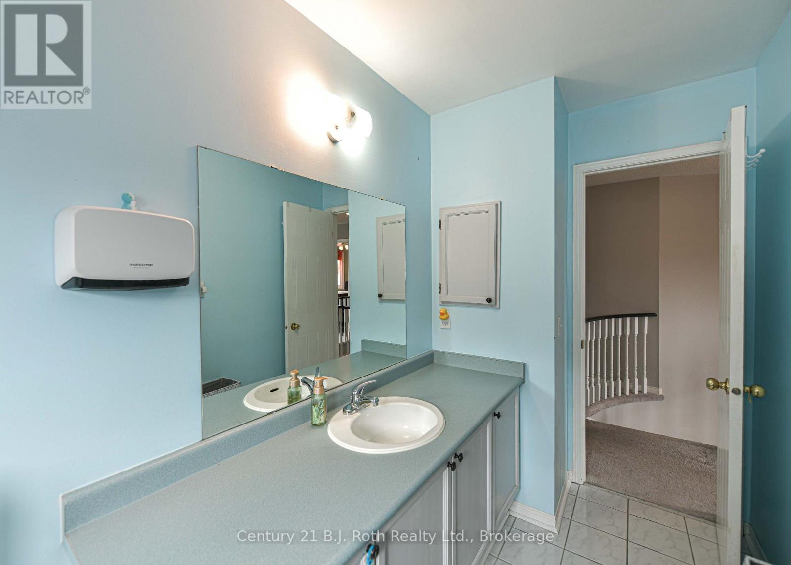 16 FRONTIER AVENUE - 27