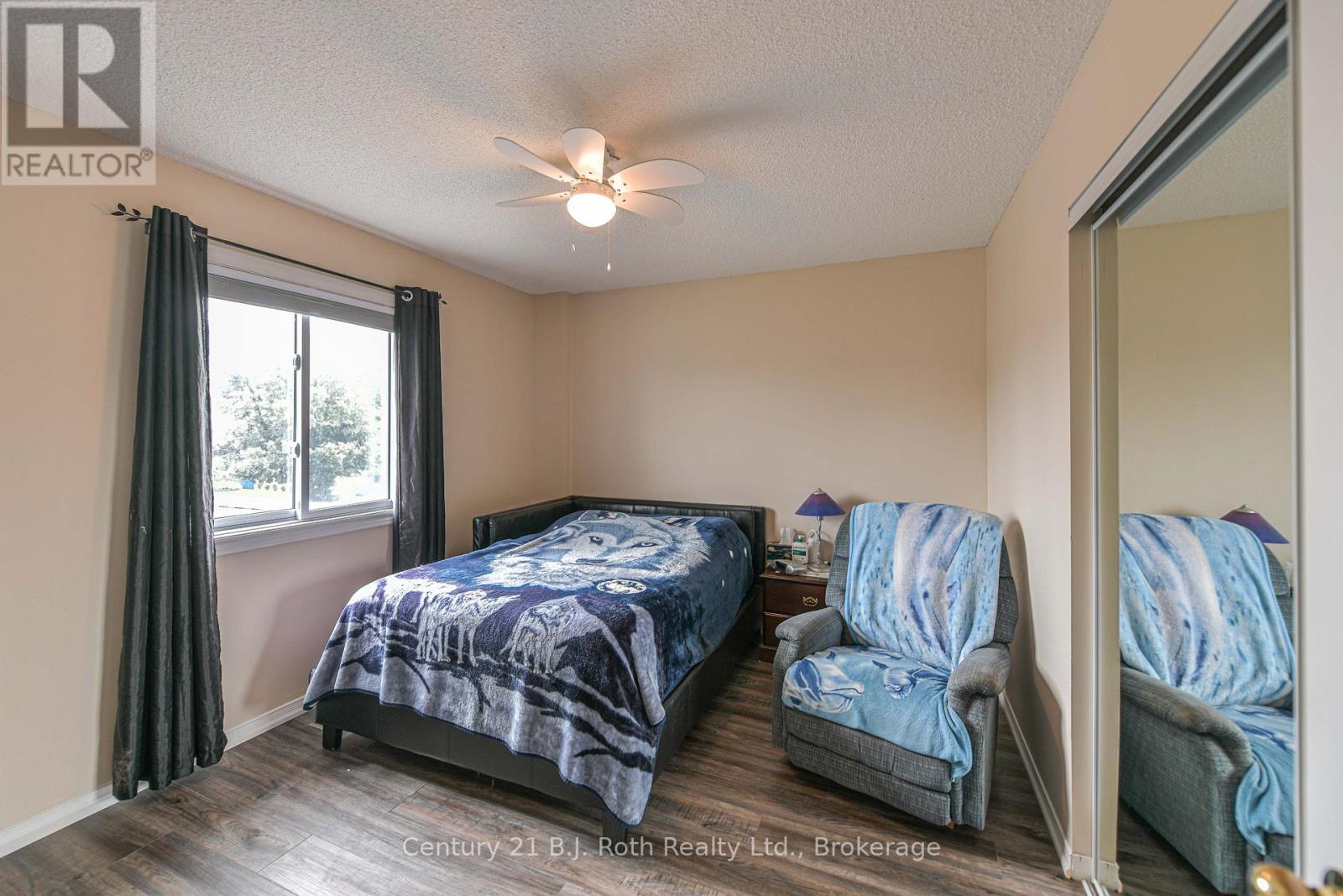 16 FRONTIER AVENUE - 32
