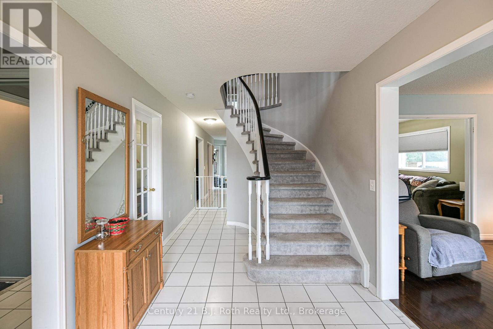 16 FRONTIER AVENUE - Image 9